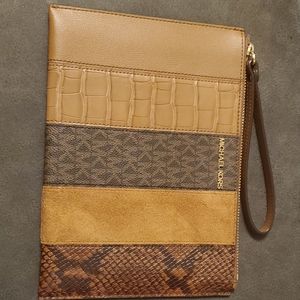 Micheal kors wrislet (large)